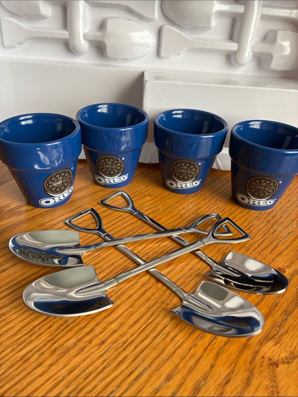 Frankford - OREO MINI PLANT POTS & SHOVEL SPOONS Dessert Set (8 pieces)